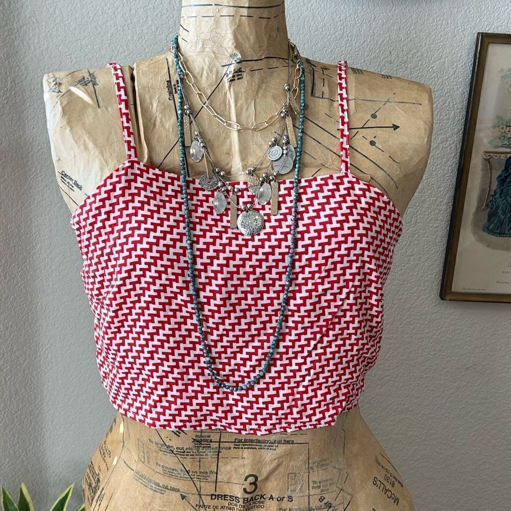 Keliki Hawaii Red White Geometric Design Tie Back Crop Top sz M‎